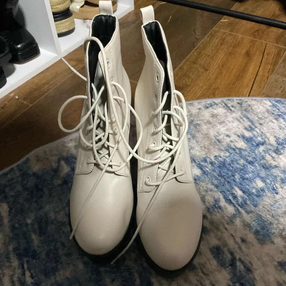 Classic off-White Lace-Up Women's Platform Ankle Boots - Picture 2 of 4